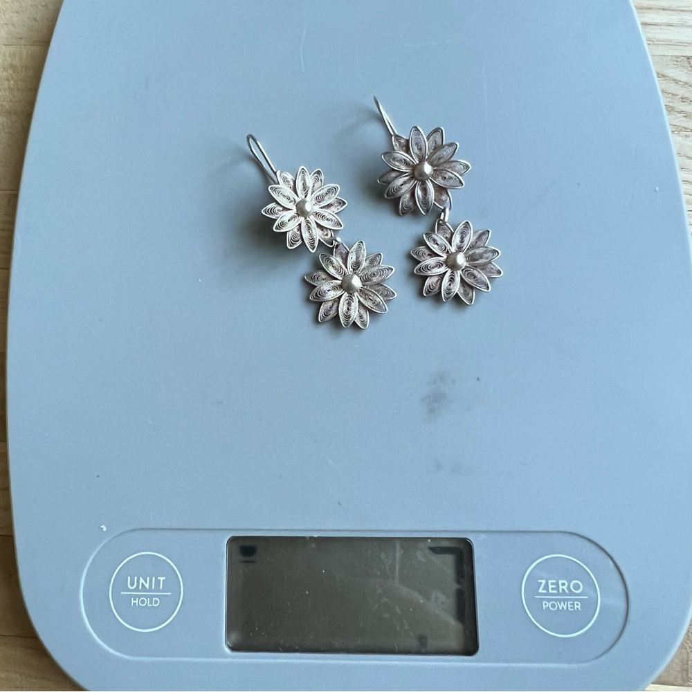 Artisan silver filagree floral daisy drop earrings - Picture 6 of 8